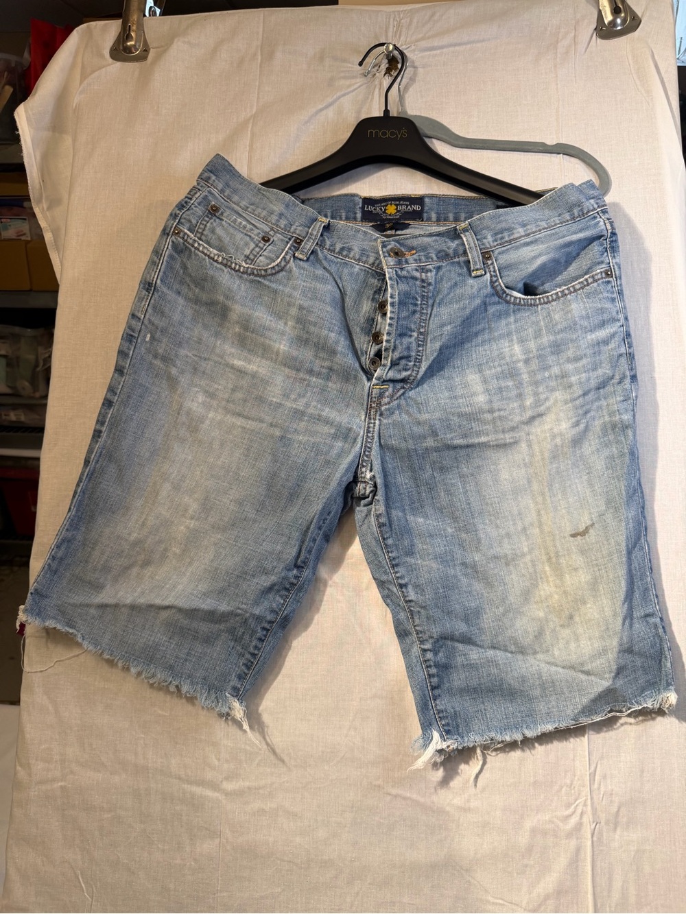 Lucky Brand Mens Size 36 221 orig/straight Wash Button-Fly Denim Cutoff Short